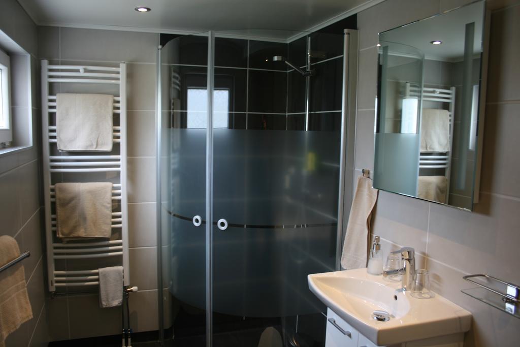 Hotel & Pensionat Bjoerkelund Stenbrohult  Номер фото