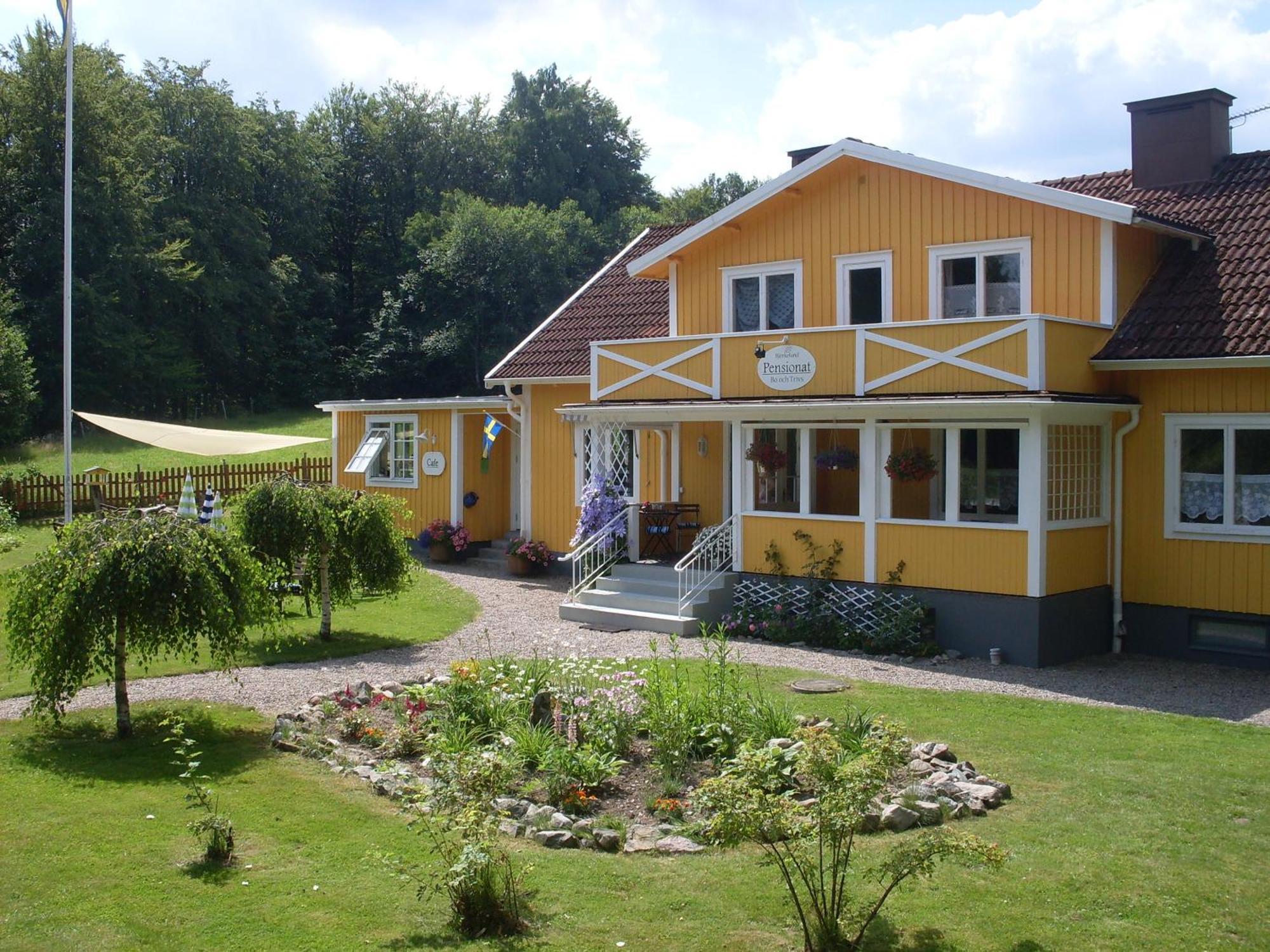 Hotel & Pensionat Bjoerkelund Stenbrohult  Экстерьер фото