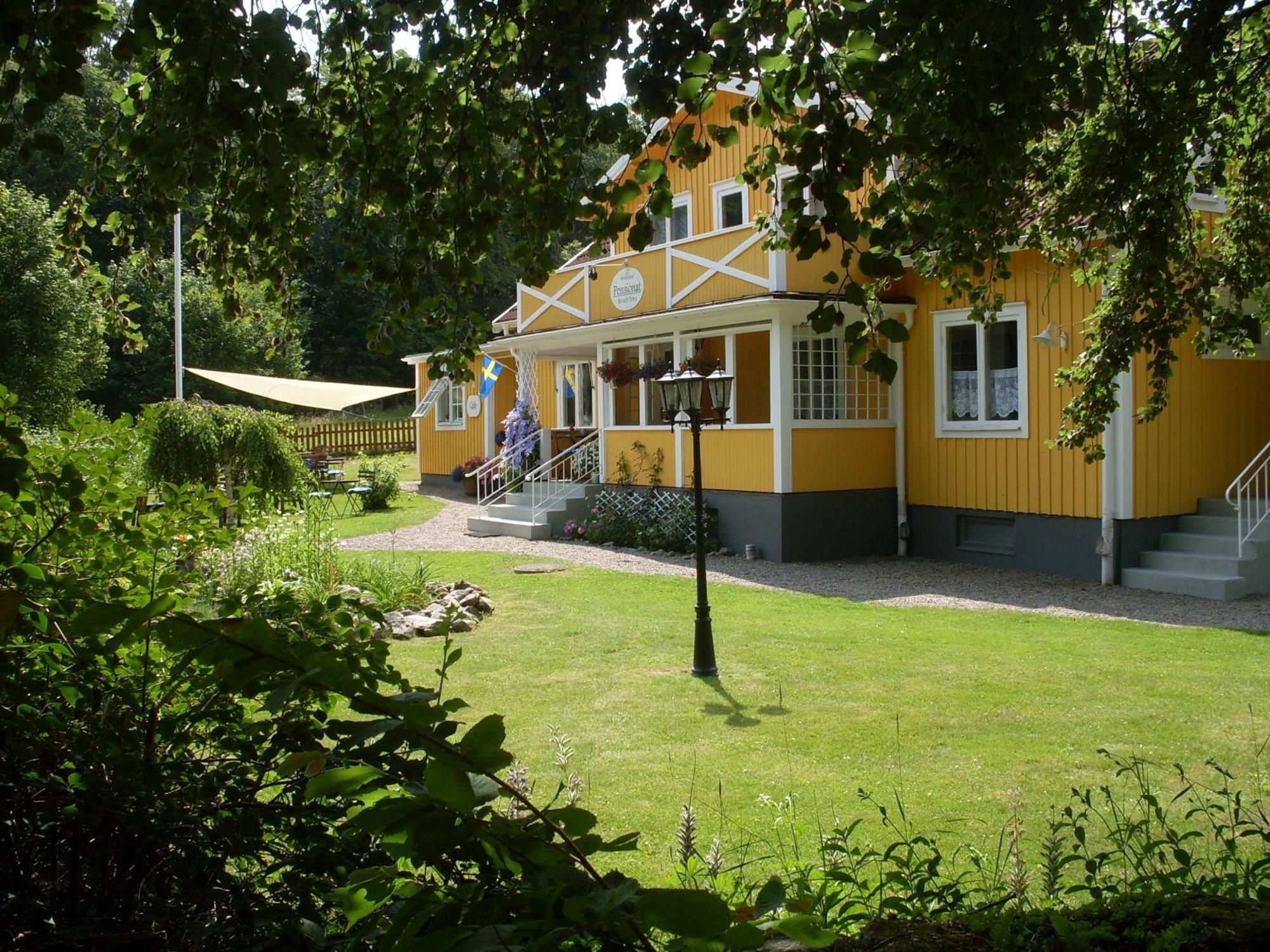 Hotel & Pensionat Bjoerkelund Stenbrohult  Экстерьер фото